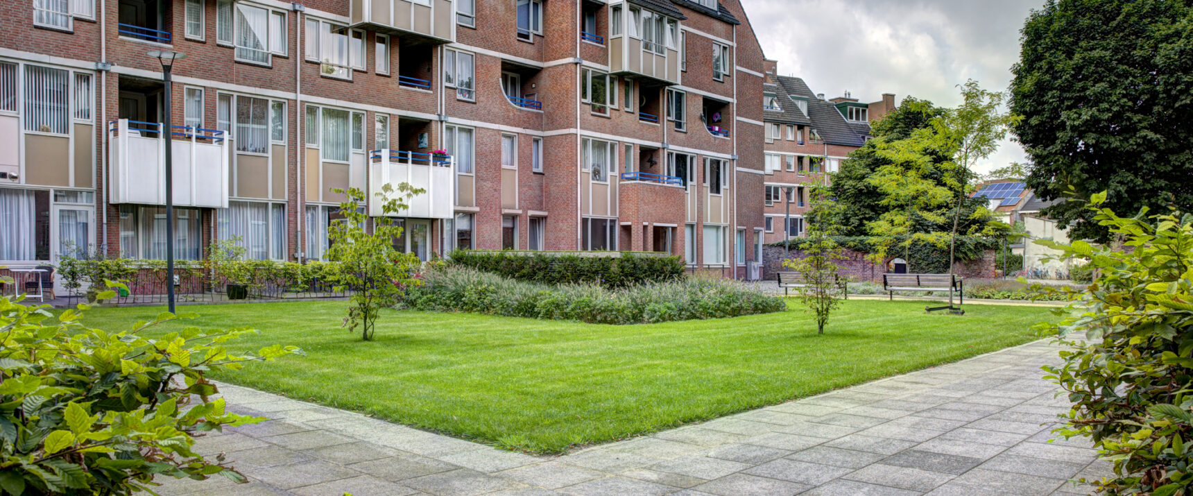 Damen: Onze makelaars staan voor u klaar. Kopen, Verkopen, Hypotheken, Taxatie, Nieuwbouw, Verhuur, Uitponden, Waardebepaling