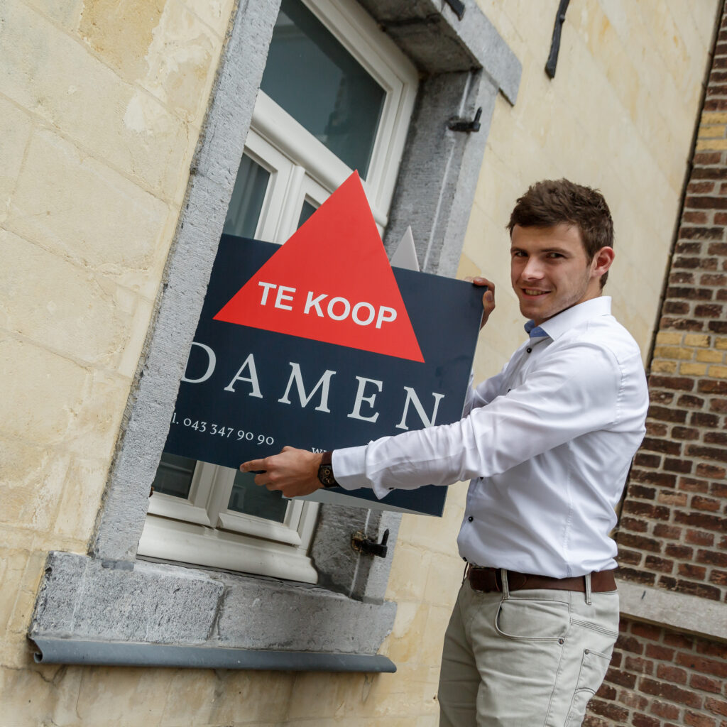 Damen: Onze makelaars staan voor u klaar. Kopen, Verkopen, Hypotheken, Taxaties, Nieuwbouw, Verhuur, Uitponden, Waardebepaling, Projectontwikkeling